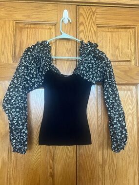 Anthropologie - Woven Ruffle Black Ribbed Bodice Top with Floral Puff Sleeves